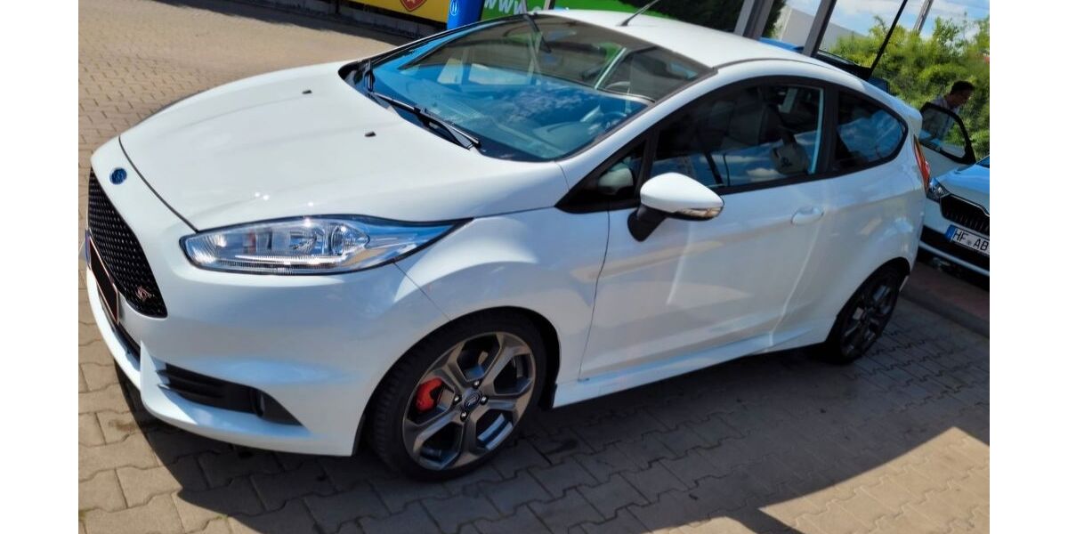 Ford Fiesta 138.000 km 9.999 &euro; Löhne 32584