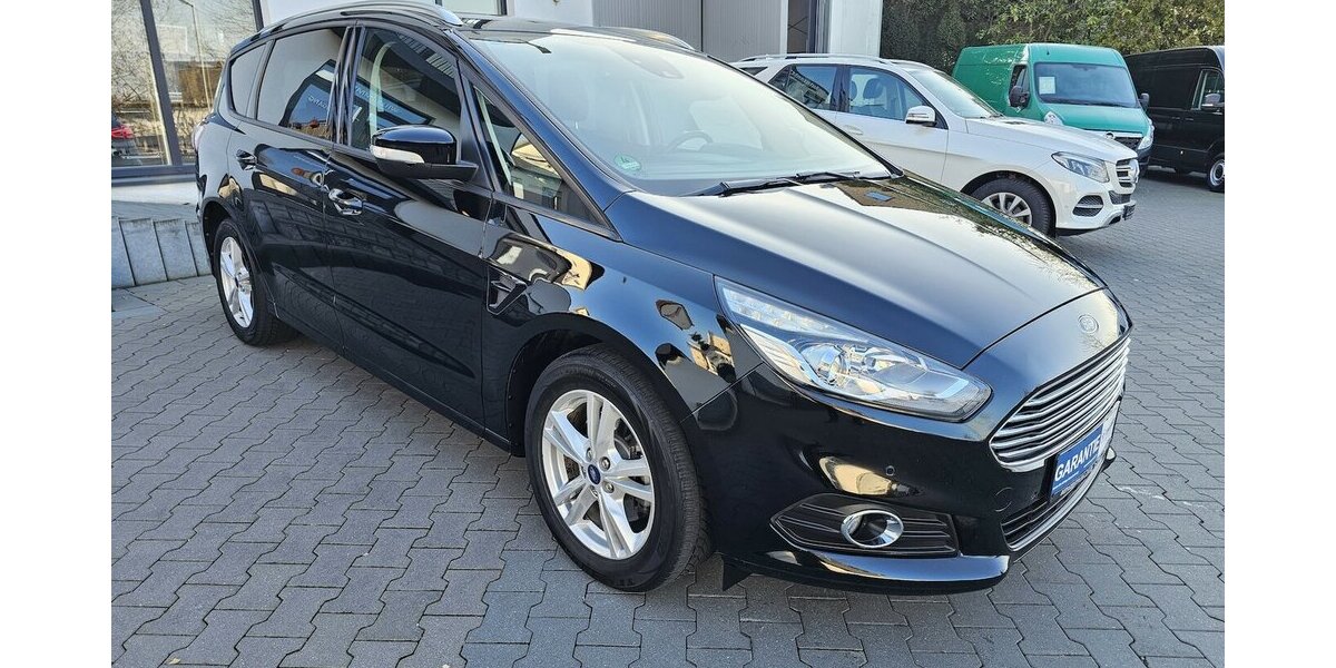 Ford S-Max Business NAVI AHK RFK 7-Sitzer AUS 1.HAND 103.880 km 16.990 &euro; Löhne 32584