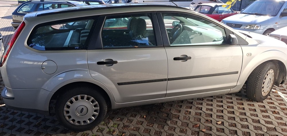 Ford Focus Kombi 163.000 km 2.900 € Halle 33790