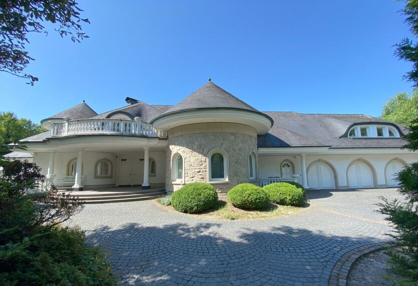 Provisionsfrei* Luxus-Villa mit einzigartigem diskretem parkähnlichem Anwesen von privat! 14 zimmer