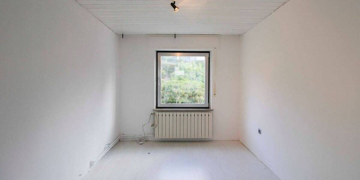 Preiswert & für die Familie: Reiheneckhaus mit Gartenoase & Garage oberhalb vom Ortskern 4 zimmer