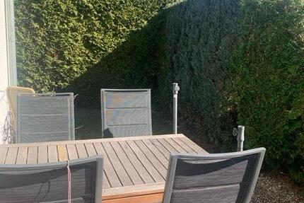 Derzeit reserviert Schloẞ Neuhaus ,2 Zimmer mit eigenen Garten !