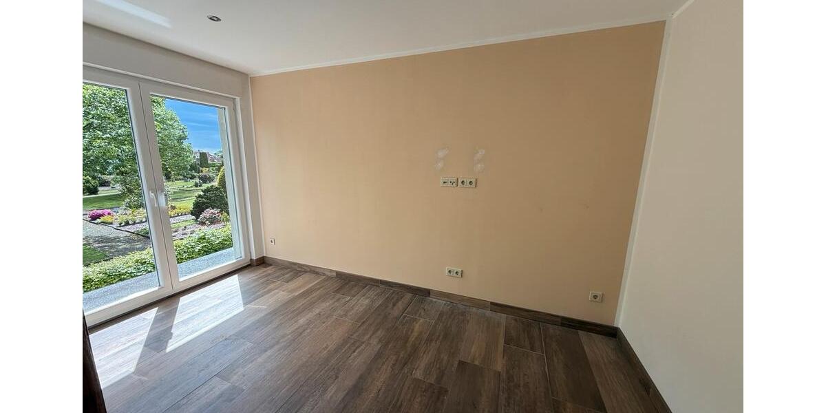 Mehrfamilienhaus, Wohnhaus Hüllhorst - 8 Zimmer, 244 m&sup2;, 1.790&euro; | Angebot:26533419