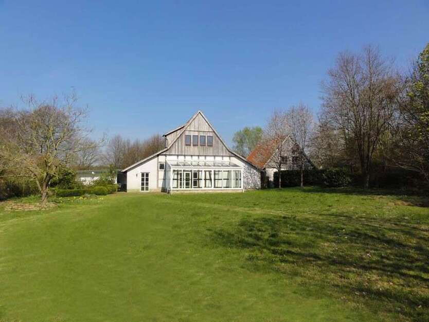 Haus zum Kaufen in Bielefeld 1.250.000 € 320 m² 10 zimmer