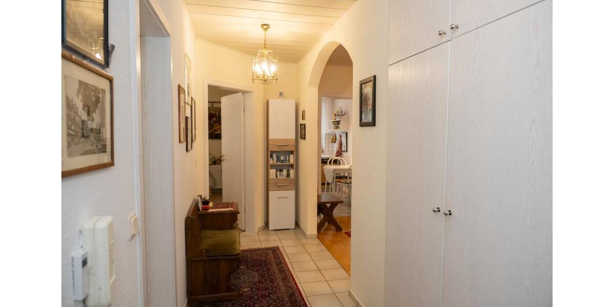 Attraktive Seniorenwohnung in begehrter Lage: Balkon, Lift & Tief 2 zimmer