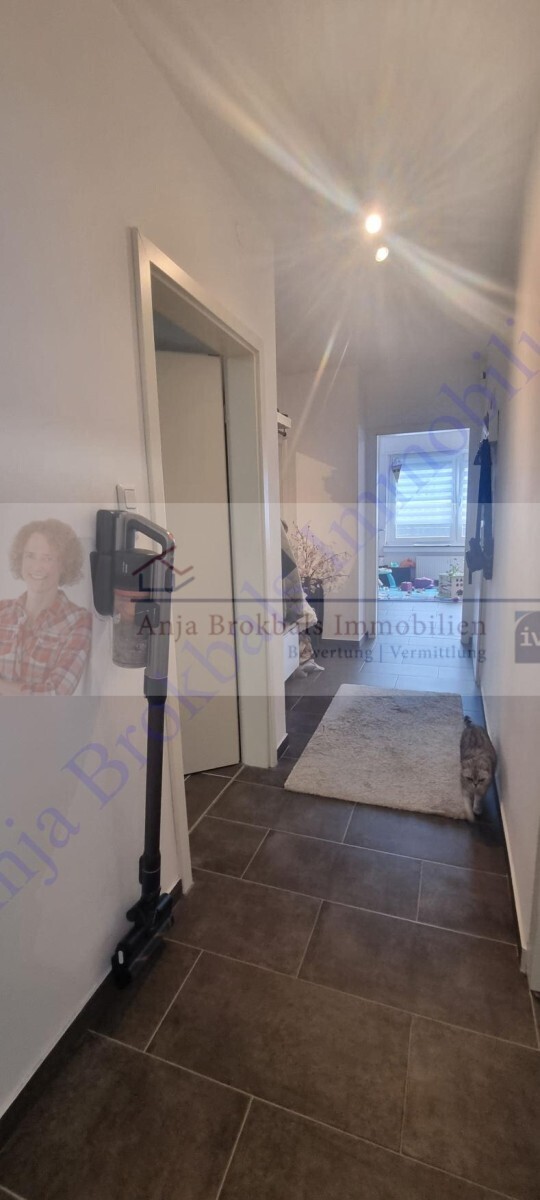 Zweifamilienhaus mit ausgebautem DG und 3 mit Garagen in Harsewinkel, provisionsfrei für Käufer 11 zimmer