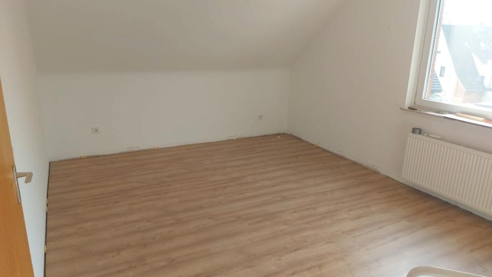 Dachgeschoßwohnung Gütersloh Kattenstroth - 2.5 Zimmer, 70 m&sup2;, 560&euro; | Angebot:26123590