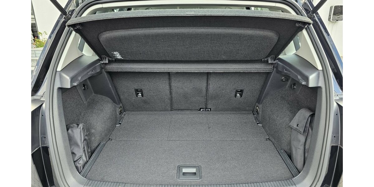 VW Golf Sportsvan 1.4 TSI Highline LEDER NAVI AHK 105.050 km 13.990 &euro; Löhne 32584