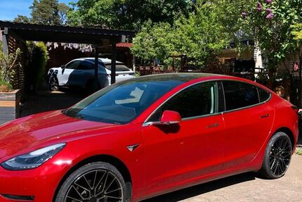 Tesla Model 3 141.850 km 18.900 &euro; Bielefeld 33659