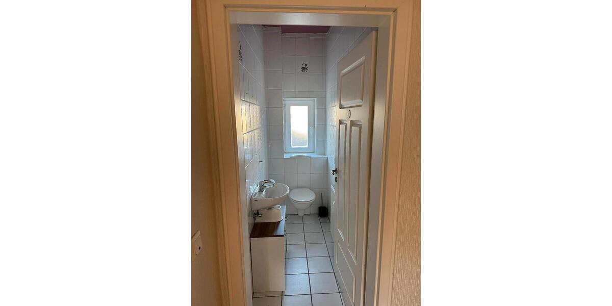 Etagenwohnung Halle - 4 Zimmer, 160 m&sup2;, 1.200&euro; | Angebot:25407439