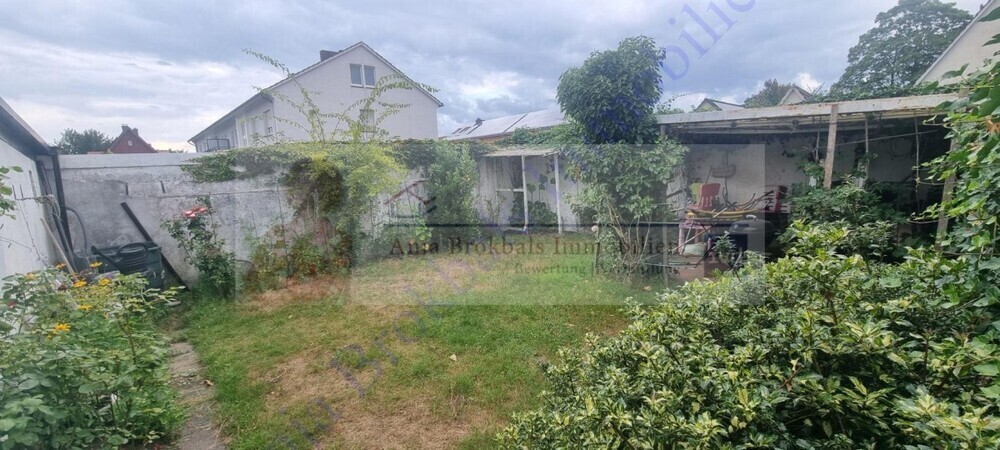 Zweifamilienhaus mit ausgebautem DG und 3 mit Garagen in Harsewinkel, provisionsfrei für Käufer
