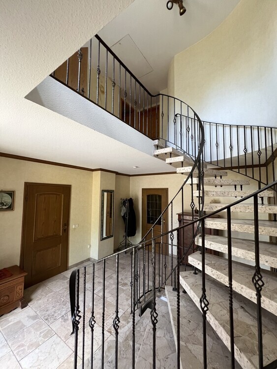 Idyllisches Mehrfamilien- Mehrgenerationenhaus 17 zimmer