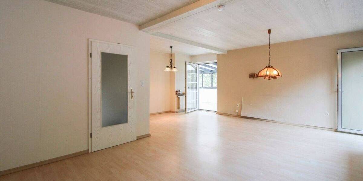 Preiswert & für die Familie: Reiheneckhaus mit Gartenoase & Garage oberhalb vom Ortskern 4 zimmer