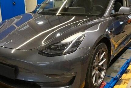 Tesla Model 3 46.544 km 30.499 &euro; Detmold 32758