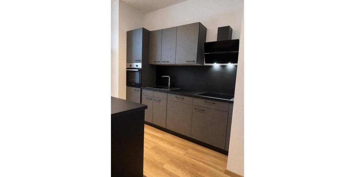 Etagenwohnung Lage - 4 Zimmer, 138 m&sup2;, 1.300&euro; | Angebot:26464572