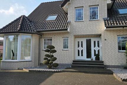 Haus Versmold - 7 Zimmer, 197 m&sup2;, 500.000&euro; | Angebot:25635840