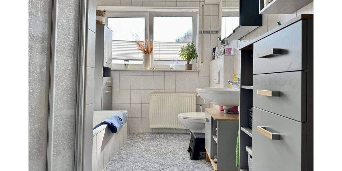 Etagenwohnung Augustdorf - 4 Zimmer, 127 m&sup2;, 1.080&euro; | Angebot:26887202