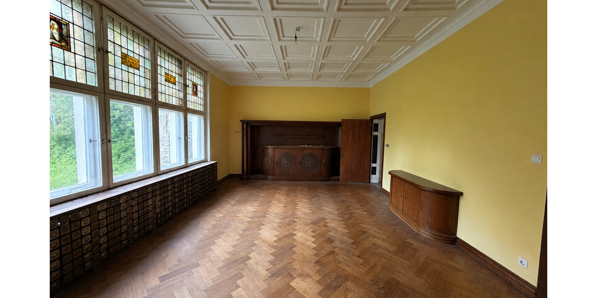 Denkmalgeschützte Fabrikantenvilla an der Weser – Parkgrundstück mit drei zusätzlichen Bauplätzen - Mehrfamilienhaus, Wohnhaus Vlotho | Angebot:26857223
