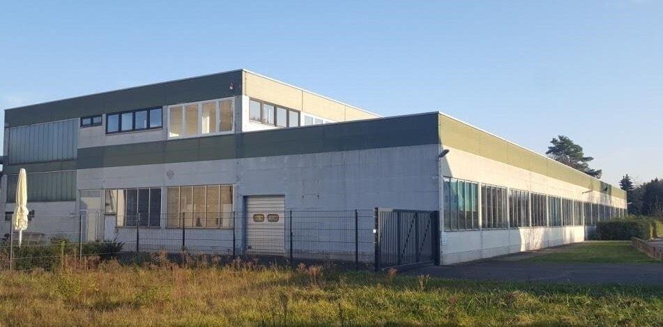 Produktionshalle mit 4 Rolltoren