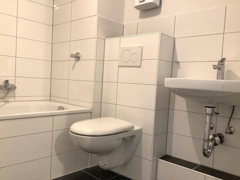 Teilsanierte und helle 3 Zimmer-Wohnung mit Balkon zimmer