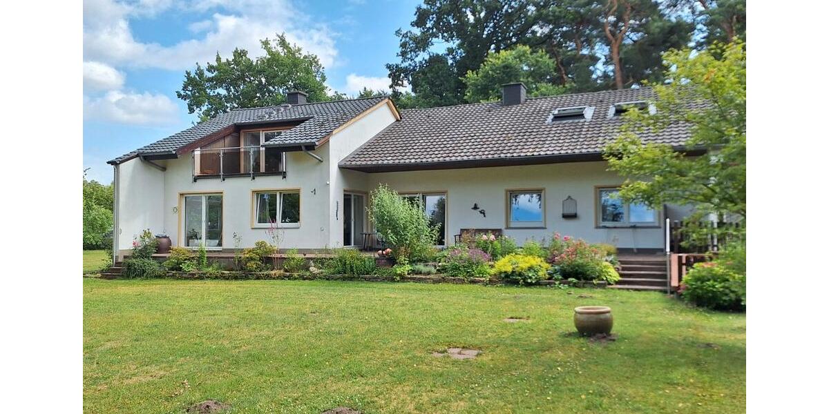 Doppelhaushälfte Lage - 6 Zimmer, 235 m&sup2;, 1.250&euro; | Angebot:26665107