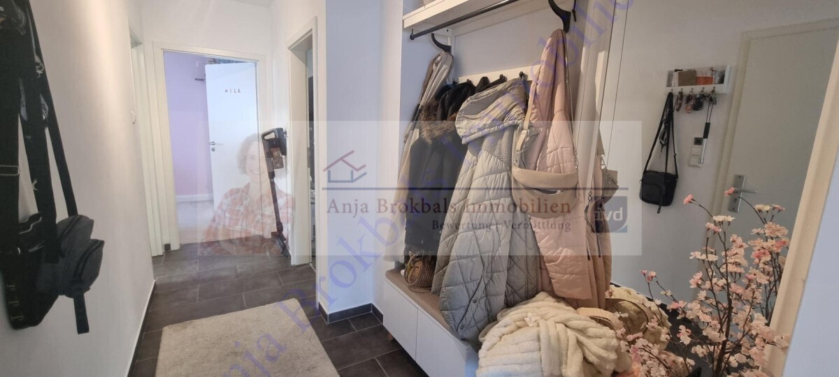 Zweifamilienhaus mit ausgebautem DG und 3 mit Garagen in Harsewinkel, provisionsfrei für Käufer 11 zimmer