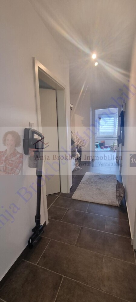 Zweifamilienhaus mit ausgebautem DG und 3 mit Garagen in Harsewinkel, provisionsfrei für Käufer