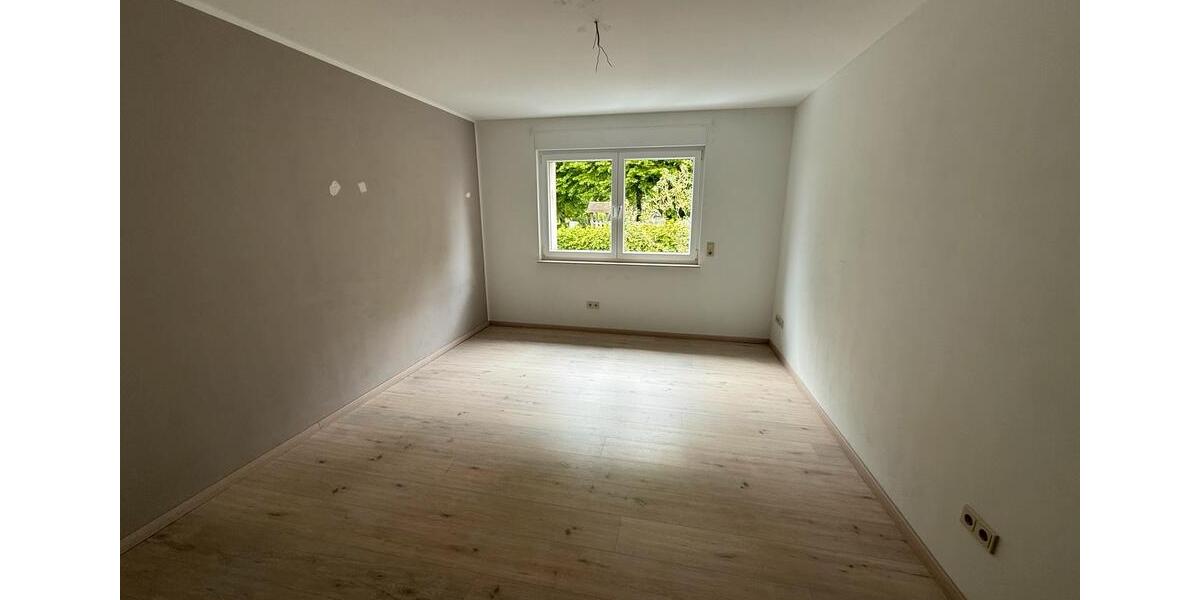 Mehrfamilienhaus, Wohnhaus Hüllhorst - 8 Zimmer, 244 m&sup2;, 1.790&euro; | Angebot:26533419