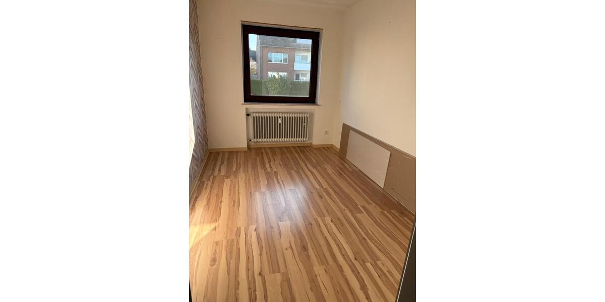 Etagenwohnung Lage - 3 Zimmer, 74 m&sup2;, 750&euro; | Angebot:25751618