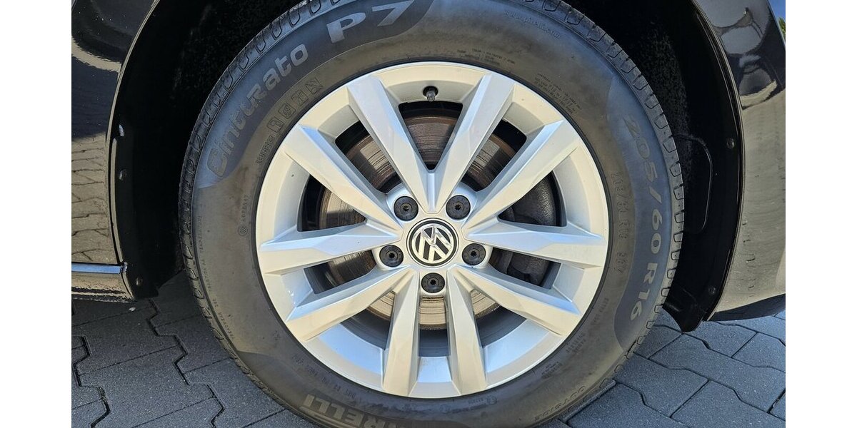 VW Touran 1.4 TSI Allstar 7-Sitzer NAVI RFK LED ACC 98.941 km 19.750 &euro; Löhne 32584