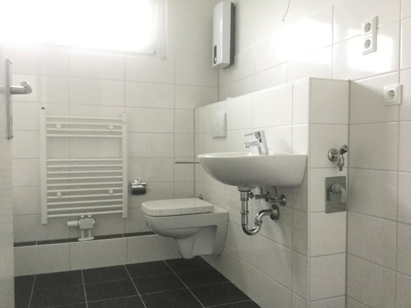 Renovierte 3-Zimmerwohnung mit Balkon zu vermieten. zimmer