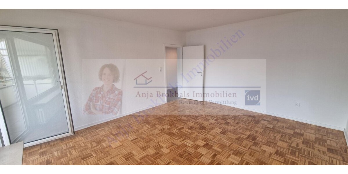 Modernisiert, zentral, ruhig, kl. Garage, 4 ZKB Balkon, Obergeschoss in einem Zweifamilienhaus 4 zimmer