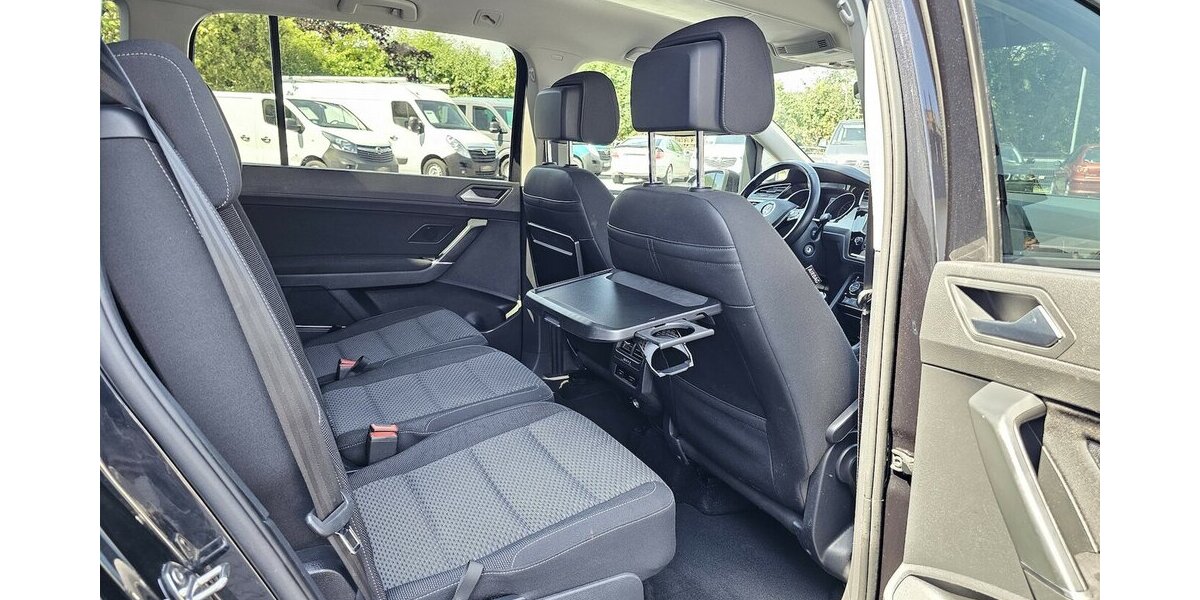 VW Touran 1.4 TSI Allstar 7-Sitzer NAVI RFK LED ACC 98.941 km 19.750 &euro; Löhne 32584