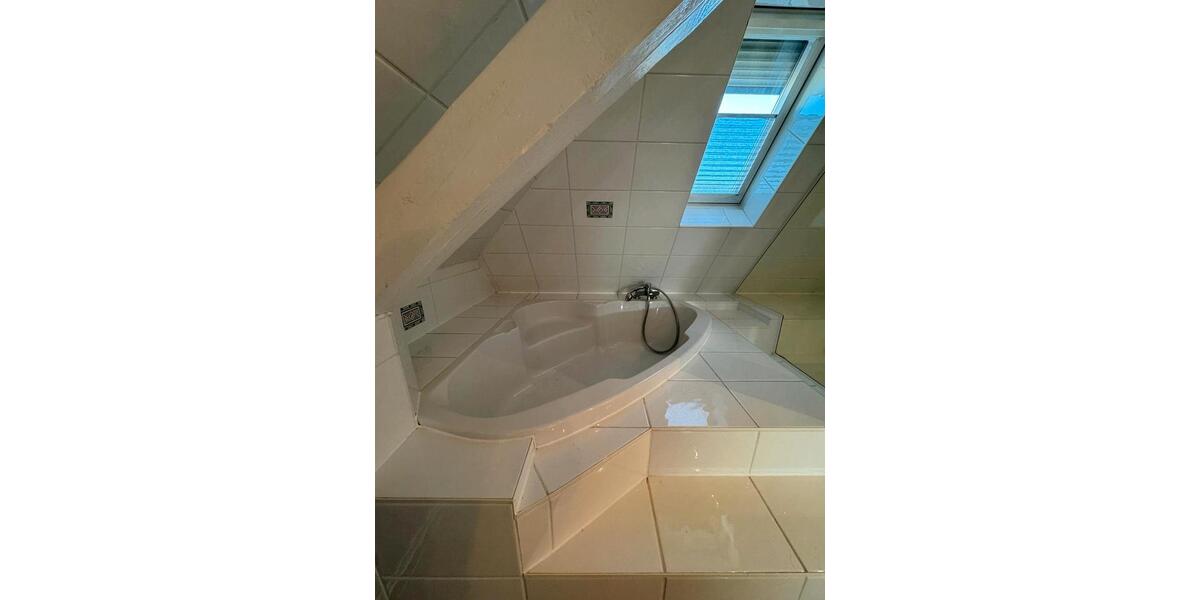 Etagenwohnung Halle - 4 Zimmer, 160 m&sup2;, 1.200&euro; | Angebot:25407439