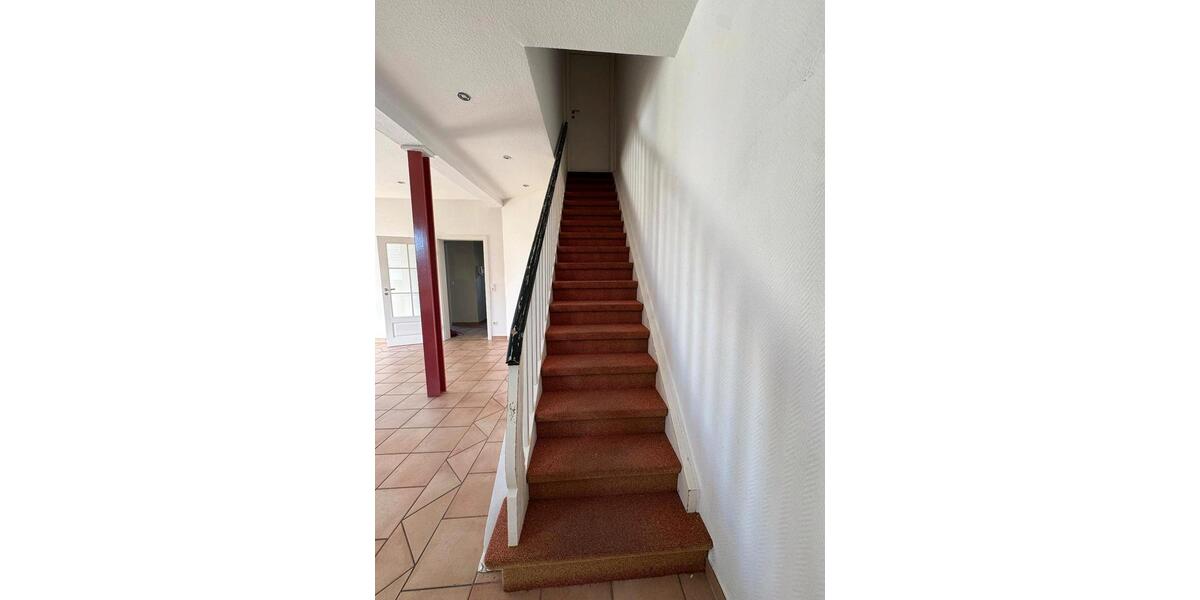 Etagenwohnung Halle - 4 Zimmer, 160 m&sup2;, 1.200&euro; | Angebot:25407439