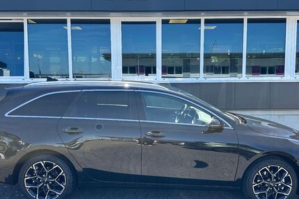 Kia ceed Sportswagon 5.100 km 32.490 € Paderborn 33100