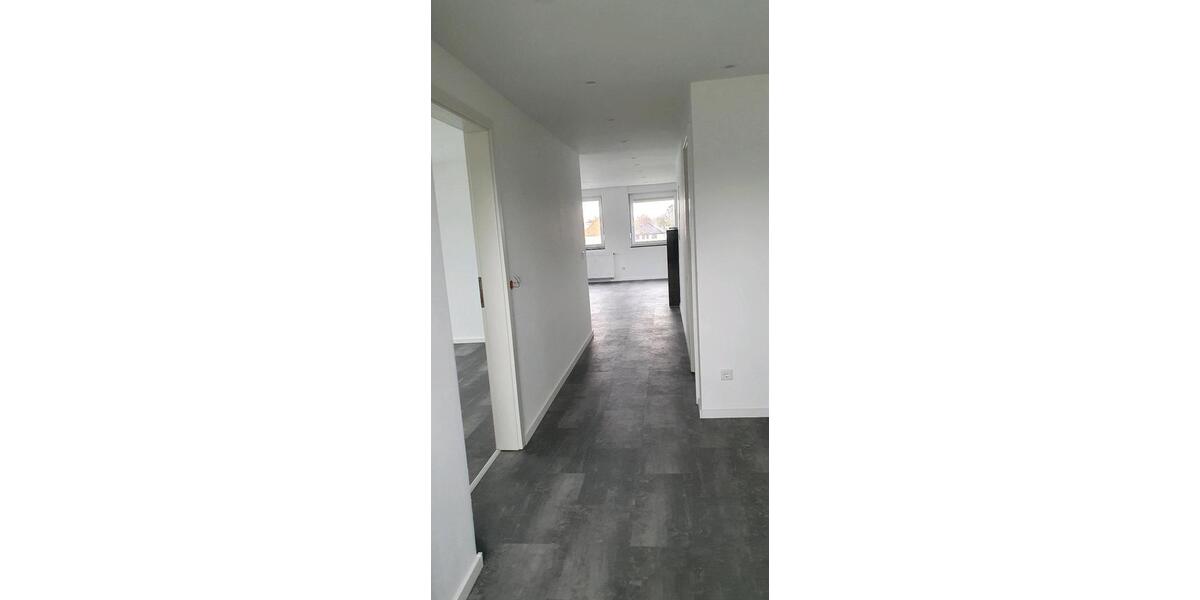 Dachgeschoßwohnung Lage - 2 Zimmer, 65 m&sup2;, 820&euro; | Angebot:25081433
