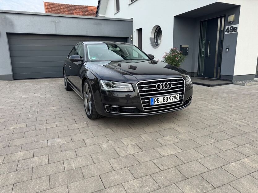 Audi A8 107.000 km 38.400 € Paderborn 33100