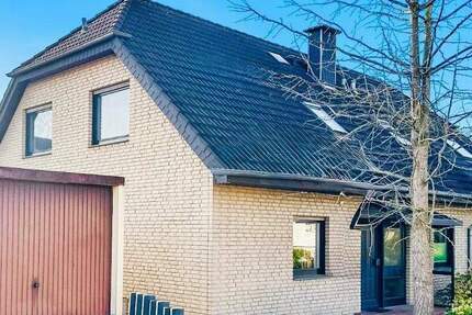 Gepflegtes Zweifamilienhaus in familienfreundlicher Lage 7 zimmer