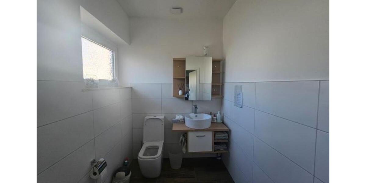 Leopoldshöhe PhysiopaxisBüroraum zur vermieten ca.80m²(50+30m²) zimmer