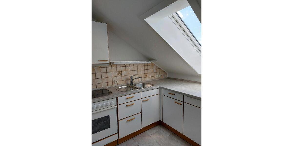 Wohnung DG 85qm (KM 680 € Warmmiete inkl. Strom ca.1080 €) 3 zimmer