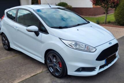 Ford Fiesta 138.000 km 9.299 &euro; Löhne 32584