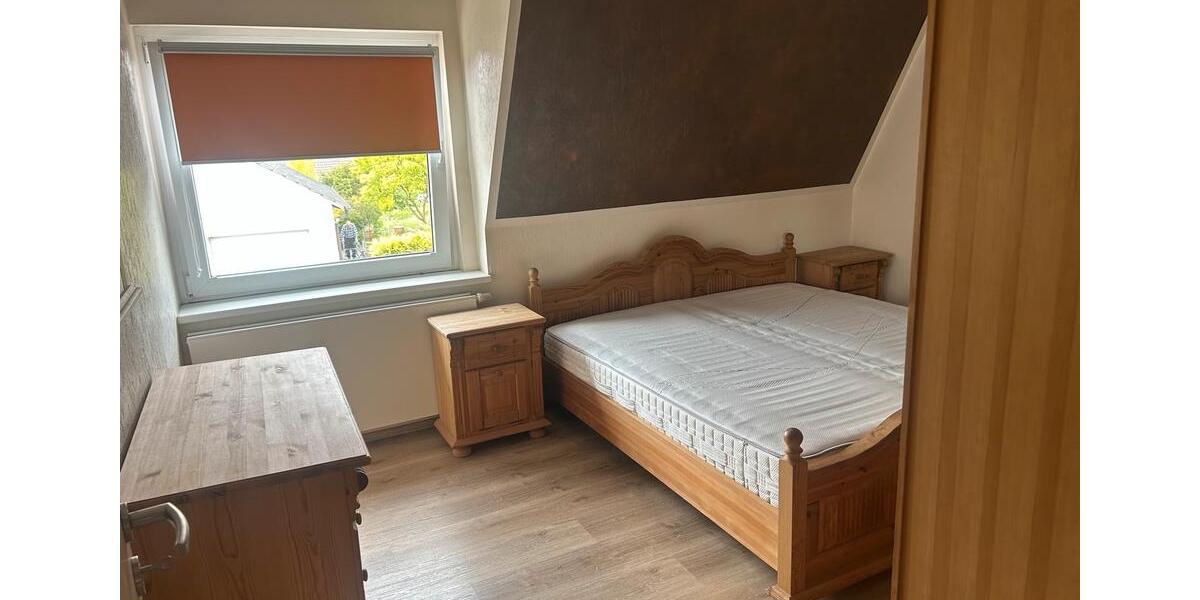 Dachgeschoßwohnung Halle - 4 Zimmer, 92 m&sup2;, 850&euro; | Angebot:26423126