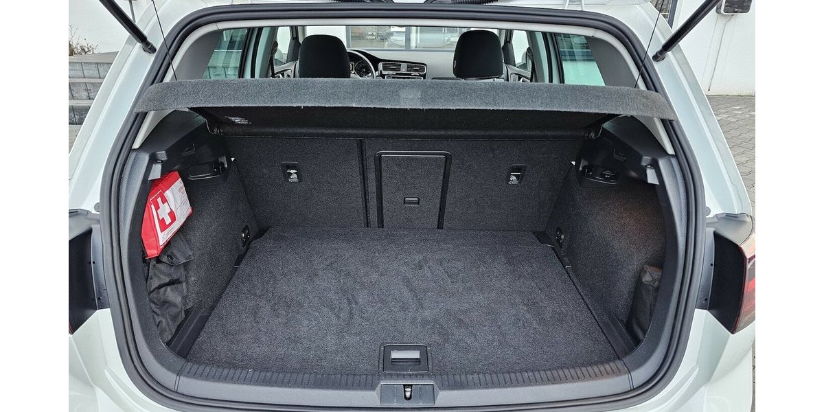 VW Golf VII 1.4 TSI Highline ALCANTARA BI XENON 129.800 km 12.490 &euro; Löhne 32584