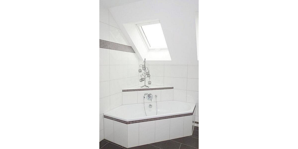 Dachgeschoßwohnung Enger - 4 Zimmer, 104 m&sup2;, 890&euro; | Angebot:25421736