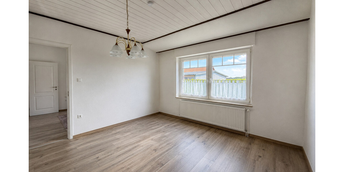 Großzügiges Zweifamilienhaus mit Einliegerwohnung und neuer Heizung - Zweifamilienhaus Hüllhorst | Angebot:27003359