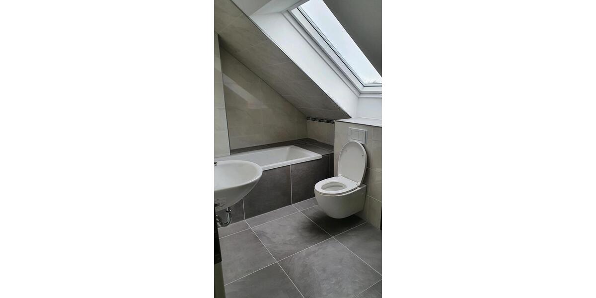 Dachgeschoßwohnung Lage - 2 Zimmer, 65 m&sup2;, 820&euro; | Angebot:25081433