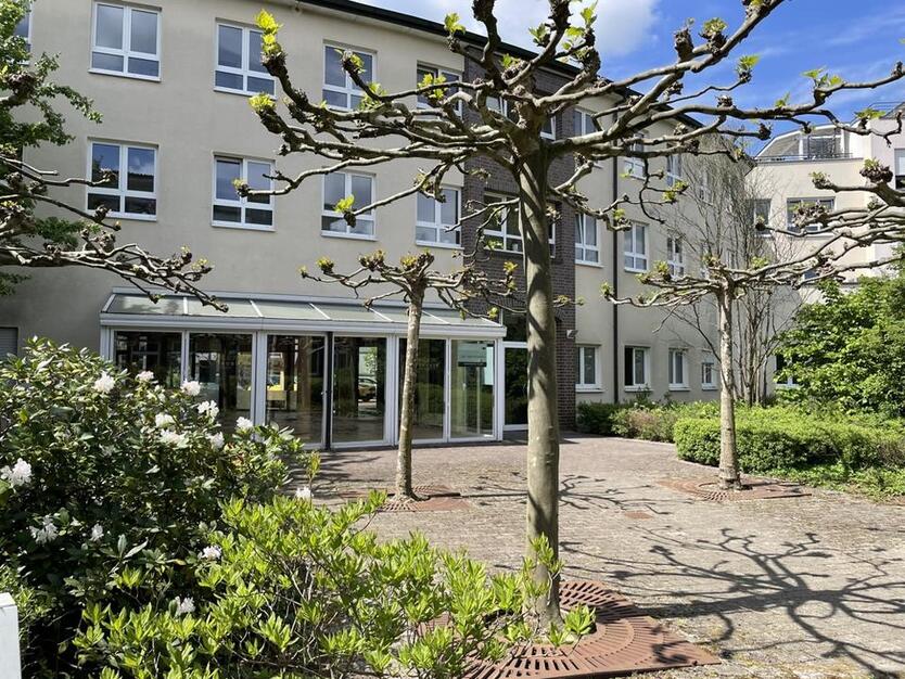 Könnte dies bald Ihr wunderschönes Café mit Außenbereich nahe der Fußgängerzone sein? zimmer