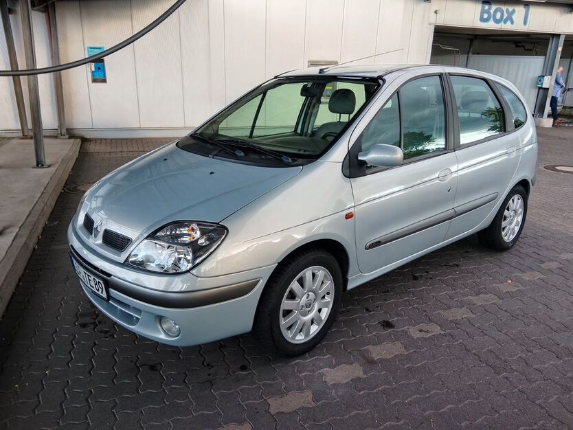 Renault Scenic 74.431 km 4.499 € Detmold 32756