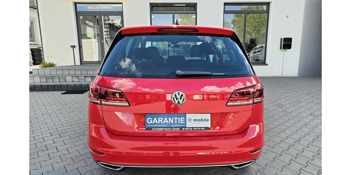 VW Golf Sportsvan 1.5 TSI Highline NAVI LED AHK ACC 128.150 km 15.990 &euro; Löhne 32584